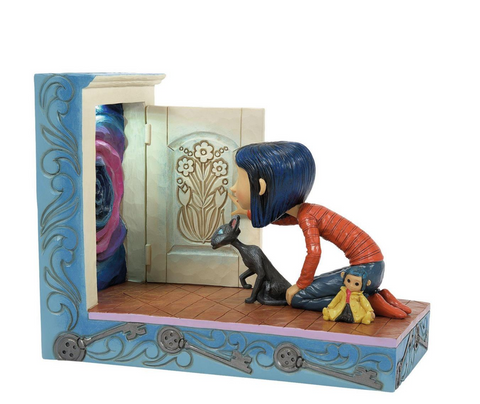 EP8470-JS CORALINE : Coraline Kneeling Down Door