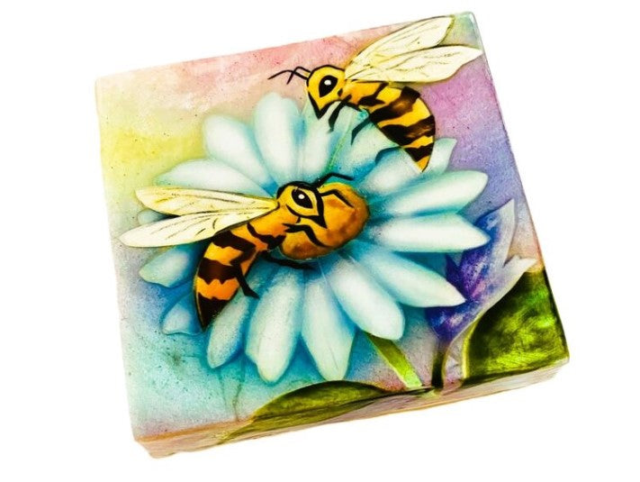KU0151 - Capiz Box : Honey Bee on Daisy
